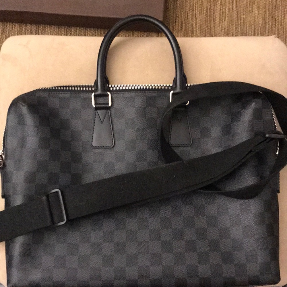 💯 Authentic Louis Vuitton “PDJ”